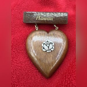 Vintage 1940's WWII "HAWAII White rose" Wooden Pin RARE From The BIG ISLAND
